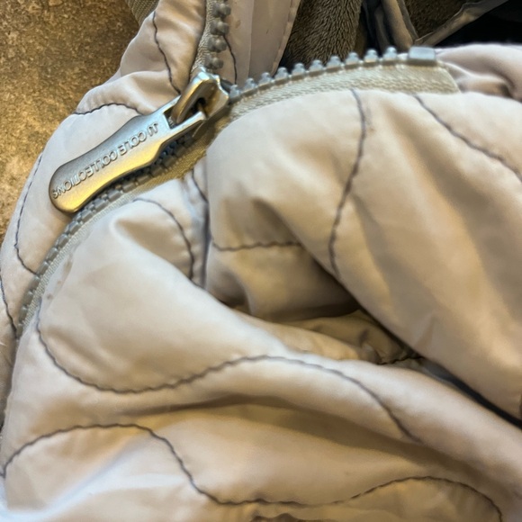 JJ Cole original bundle me Large Stroller blanket. Light grey - Picture 3 of 6